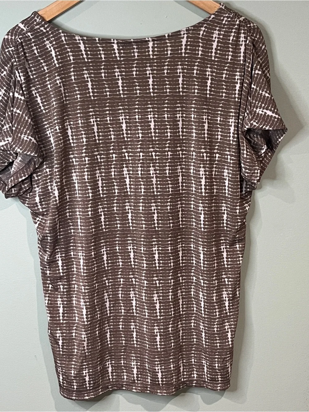 Jaclyn Smith Brown and White Patterned Short Sleeve Top